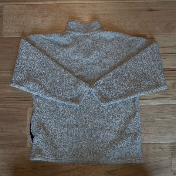 Tan fleece sweater (pockets) - Picture 2 of 4